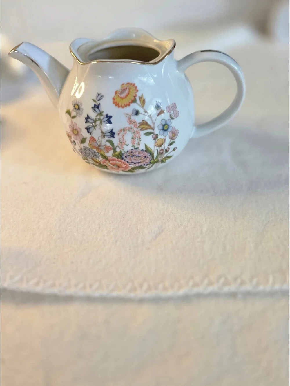 Vintage 1989 Robinson Design Group Floral Porcelain Teapot Japan Gold Trim